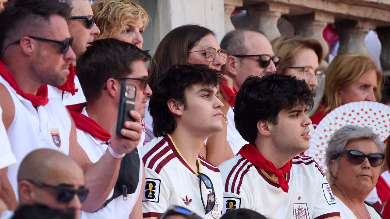 Los tendidos de la Plaza de Toros de Pamplona durante la octava y &uacute;ltima corrida de la Feria del Toro de San Ferm&iacute;n 2026. I&Ntilde;IGO ALZUGARAY