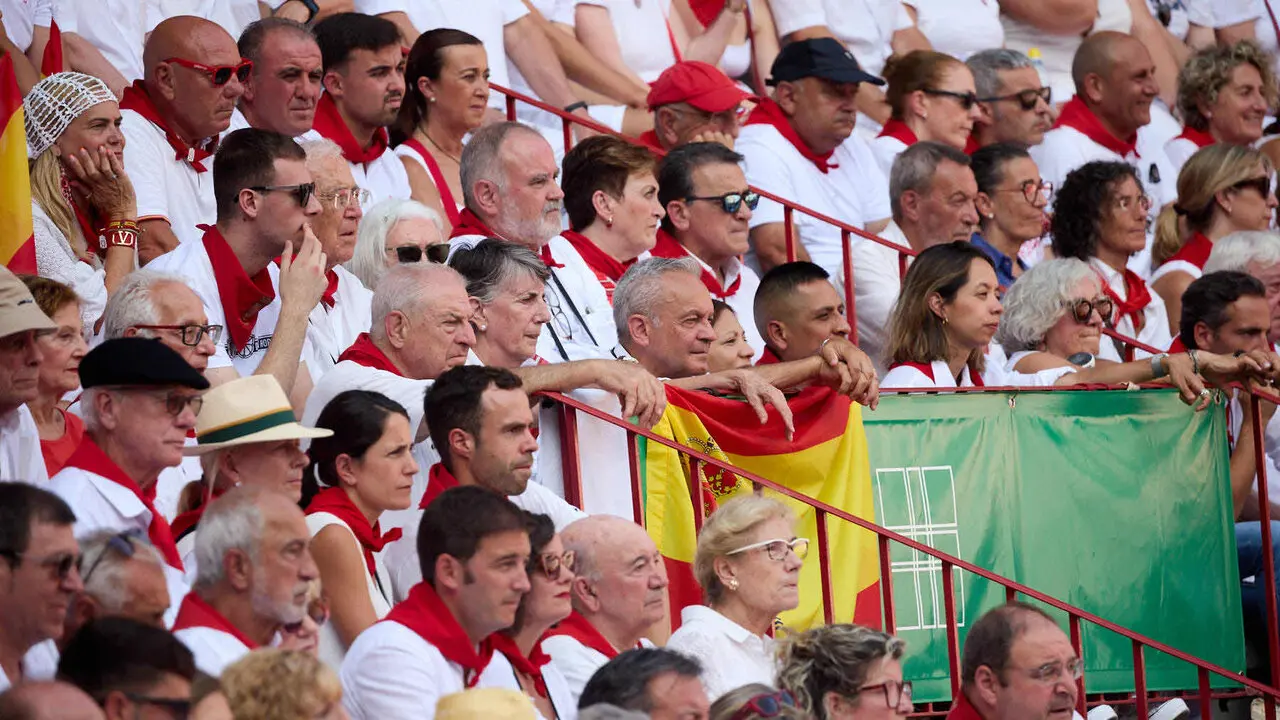 Los tendidos de la Plaza de Toros de Pamplona durante la octava y &uacute;ltima corrida de la Feria del Toro de San Ferm&iacute;n 2026. I&Ntilde;IGO ALZUGARAY