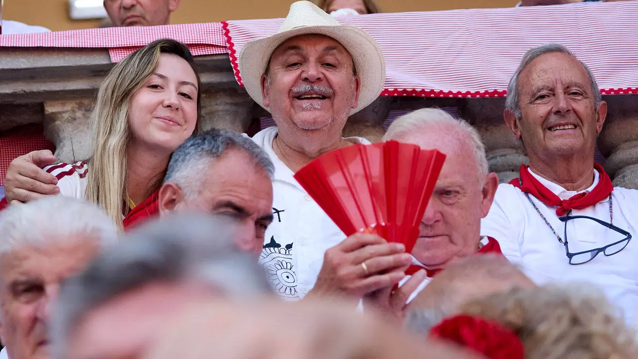 Los tendidos de la Plaza de Toros de Pamplona durante la octava y &uacute;ltima corrida de la Feria del Toro de San Ferm&iacute;n 2026. I&Ntilde;IGO ALZUGARAY