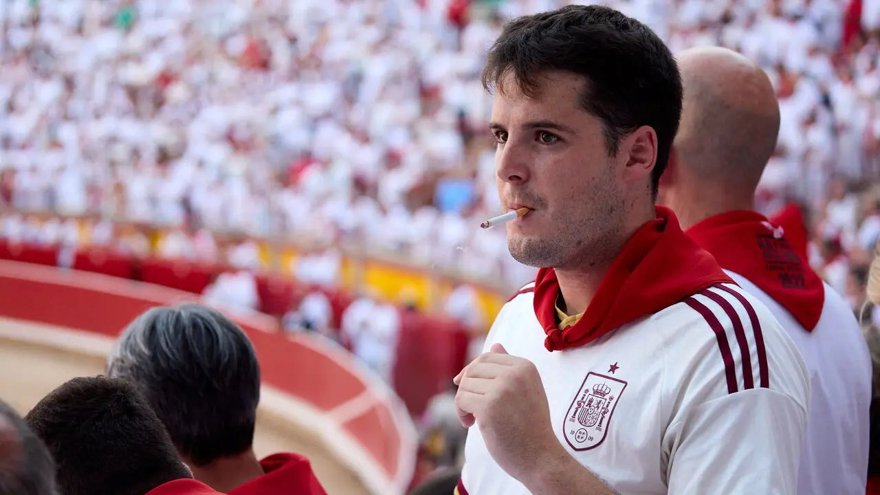 Los tendidos de la Plaza de Toros de Pamplona durante la octava y &uacute;ltima corrida de la Feria del Toro de San Ferm&iacute;n 2026. I&Ntilde;IGO ALZUGARAY