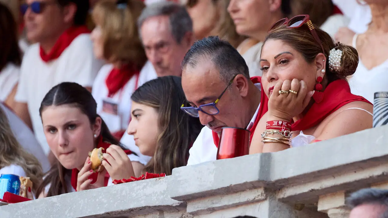 Los tendidos de la Plaza de Toros de Pamplona durante la octava y &uacute;ltima corrida de la Feria del Toro de San Ferm&iacute;n 2026. I&Ntilde;IGO ALZUGARAY