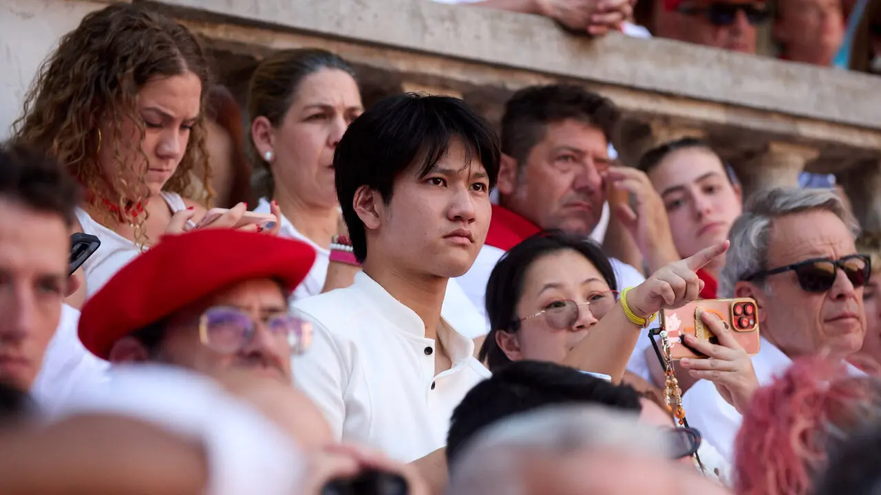 Los tendidos de la Plaza de Toros de Pamplona durante la octava y &uacute;ltima corrida de la Feria del Toro de San Ferm&iacute;n 2026. I&Ntilde;IGO ALZUGARAY