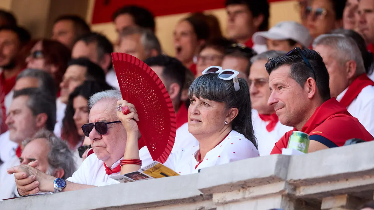 Los tendidos de la Plaza de Toros de Pamplona durante la octava y &uacute;ltima corrida de la Feria del Toro de San Ferm&iacute;n 2026. I&Ntilde;IGO ALZUGARAY