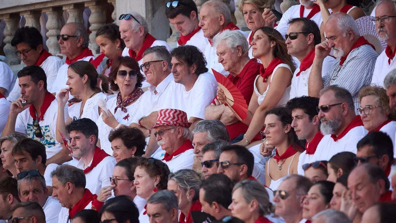 Los tendidos de la Plaza de Toros de Pamplona durante la octava y &uacute;ltima corrida de la Feria del Toro de San Ferm&iacute;n 2026. I&Ntilde;IGO ALZUGARAY