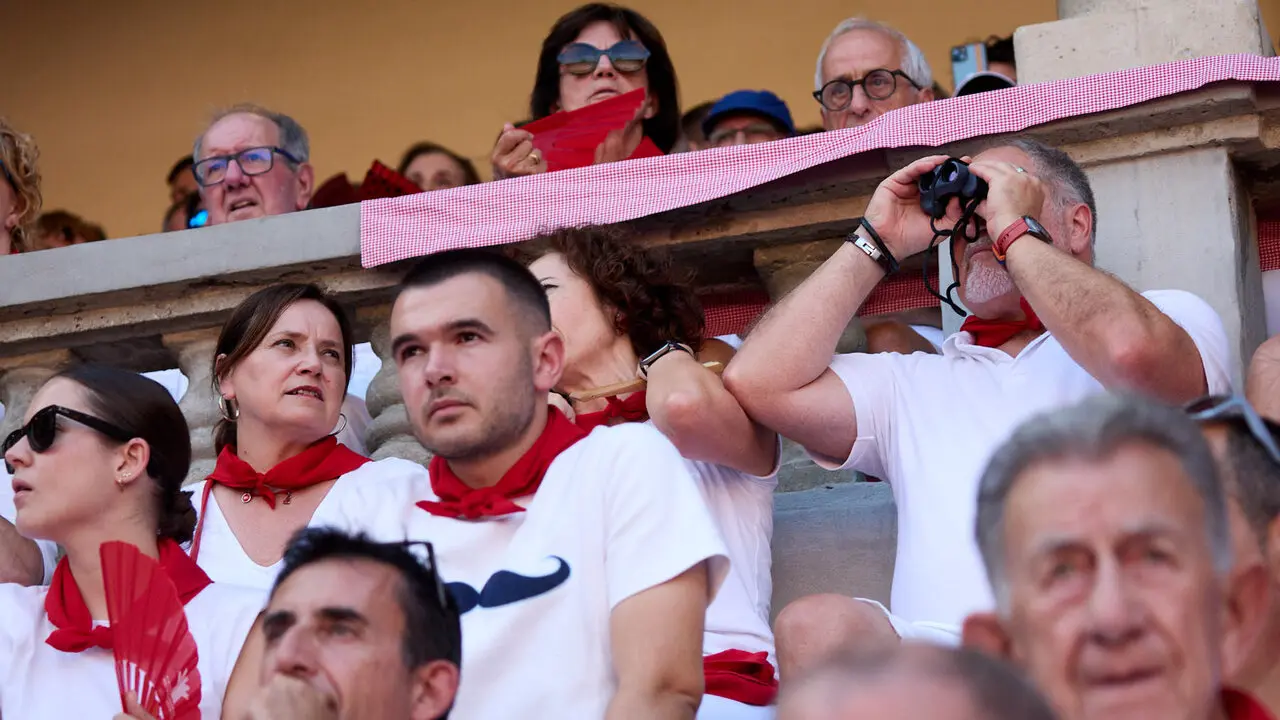 Los tendidos de la Plaza de Toros de Pamplona durante la octava y &uacute;ltima corrida de la Feria del Toro de San Ferm&iacute;n 2026. I&Ntilde;IGO ALZUGARAY