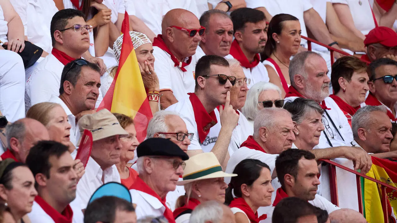 Los tendidos de la Plaza de Toros de Pamplona durante la octava y &uacute;ltima corrida de la Feria del Toro de San Ferm&iacute;n 2026. I&Ntilde;IGO ALZUGARAY