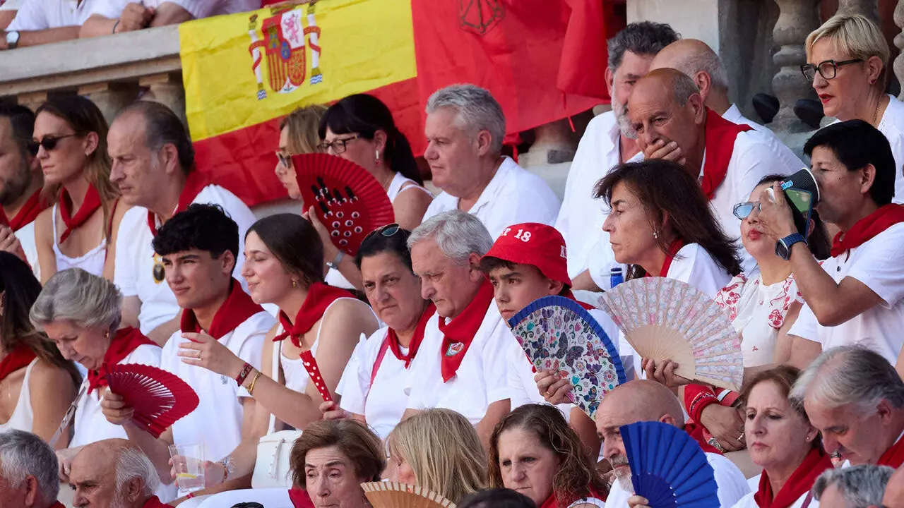 Los tendidos de la Plaza de Toros de Pamplona durante la octava y &uacute;ltima corrida de la Feria del Toro de San Ferm&iacute;n 2026. I&Ntilde;IGO ALZUGARAY