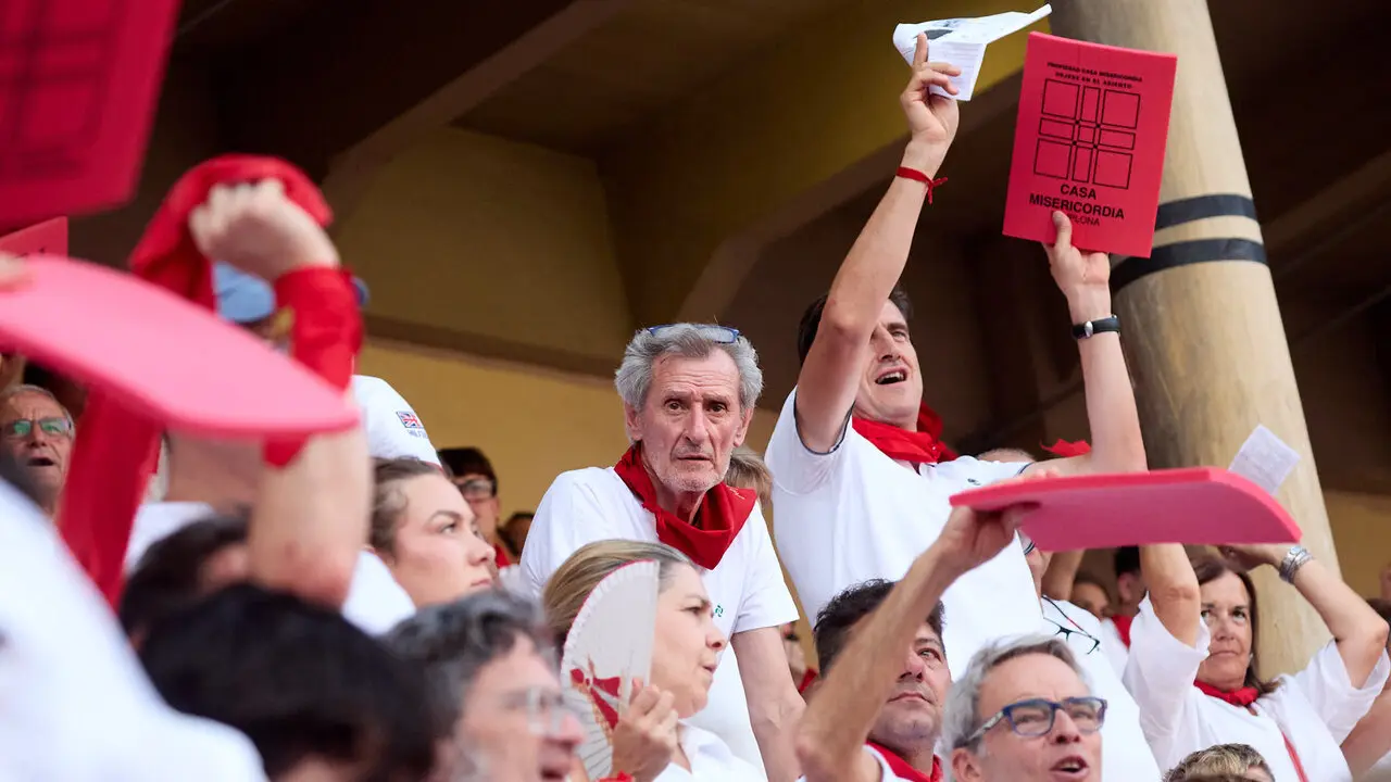 Los tendidos de la Plaza de Toros de Pamplona durante la octava y &uacute;ltima corrida de la Feria del Toro de San Ferm&iacute;n 2026. I&Ntilde;IGO ALZUGARAY