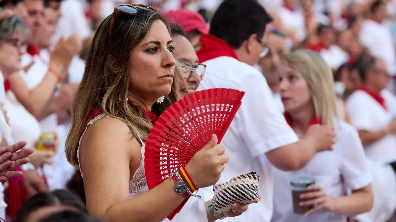 Los tendidos de la Plaza de Toros de Pamplona durante la octava y &uacute;ltima corrida de la Feria del Toro de San Ferm&iacute;n 2026. I&Ntilde;IGO ALZUGARAY
