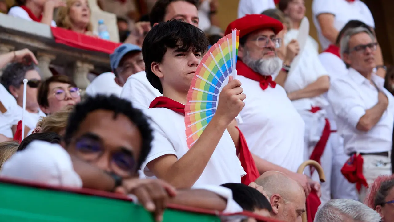 Los tendidos de la Plaza de Toros de Pamplona durante la octava y &uacute;ltima corrida de la Feria del Toro de San Ferm&iacute;n 2026. I&Ntilde;IGO ALZUGARAY