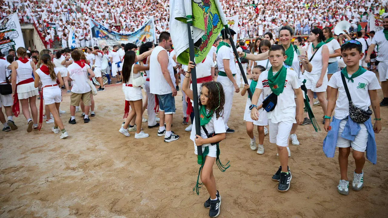 Despedida de las pe&ntilde;as en la Plaza de Toros de Pamplona en el &uacute;ltimo d&iacute;a de las fiestas de San Ferm&iacute;n de 2026. I&Ntilde;IGO ALZUGARAY