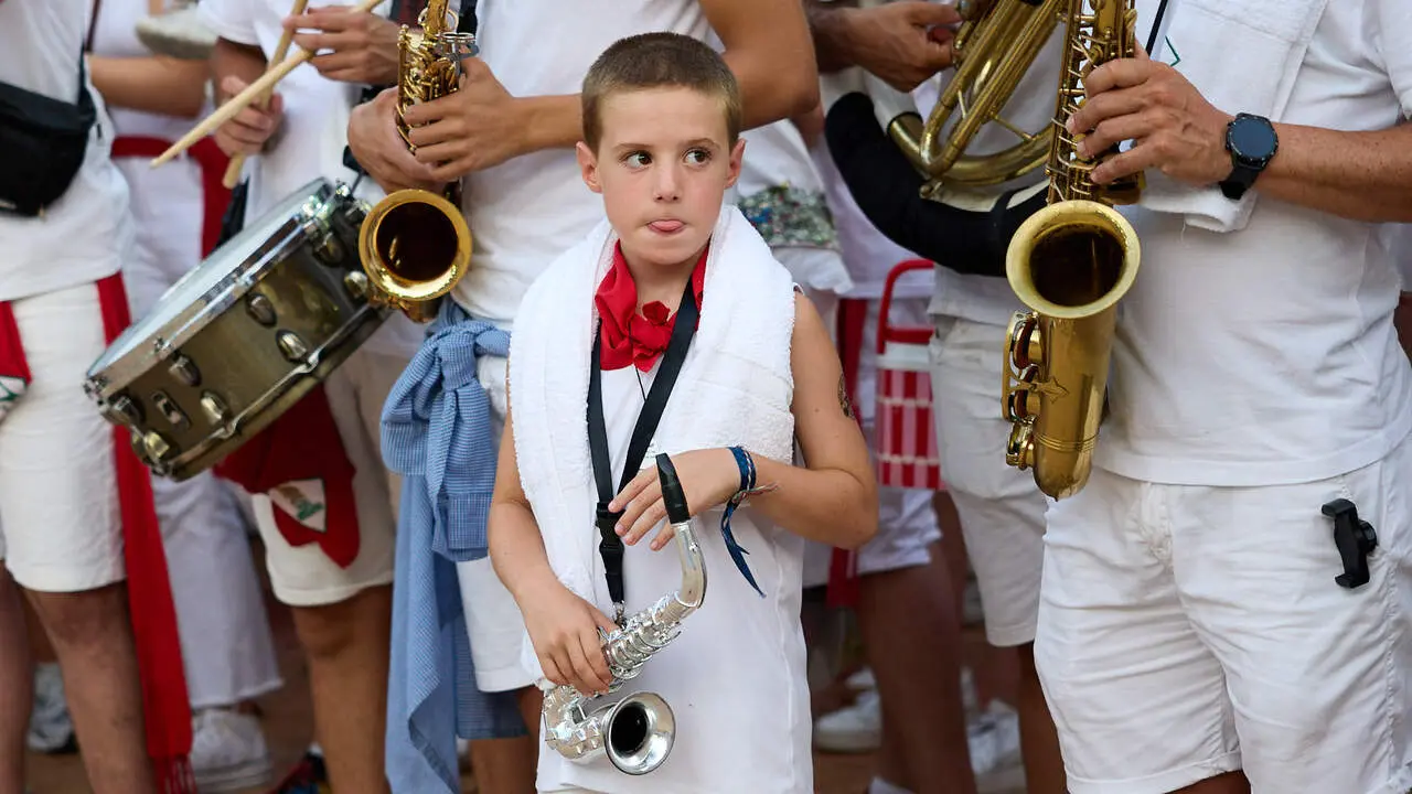 Despedida de las pe&ntilde;as en la Plaza de Toros de Pamplona en el &uacute;ltimo d&iacute;a de las fiestas de San Ferm&iacute;n de 2026. I&Ntilde;IGO ALZUGARAY