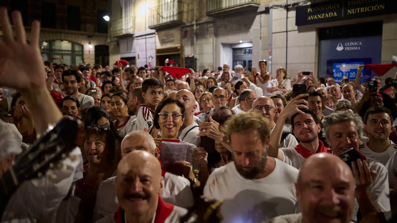 La Cofrad&iacute;a de San Saturnino ofrece el Pobre de Mi alternativo en honor al Guti. PABLO LASAOSA