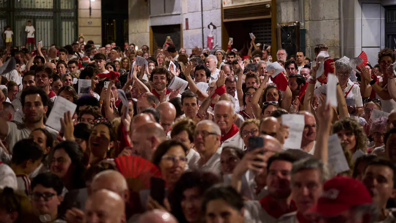 La Cofrad&iacute;a de San Saturnino ofrece el Pobre de Mi alternativo en honor al Guti. PABLO LASAOSA