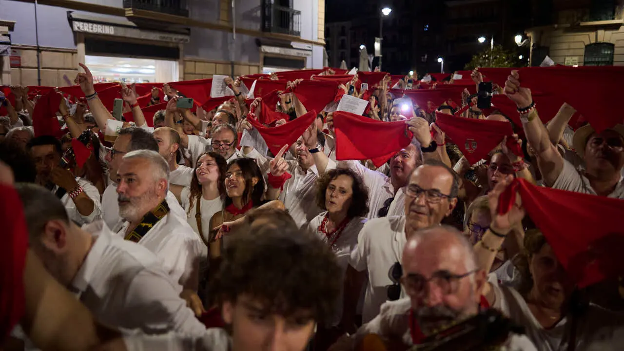La Cofrad&iacute;a de San Saturnino ofrece el Pobre de Mi alternativo en honor al Guti. PABLO LASAOSA
