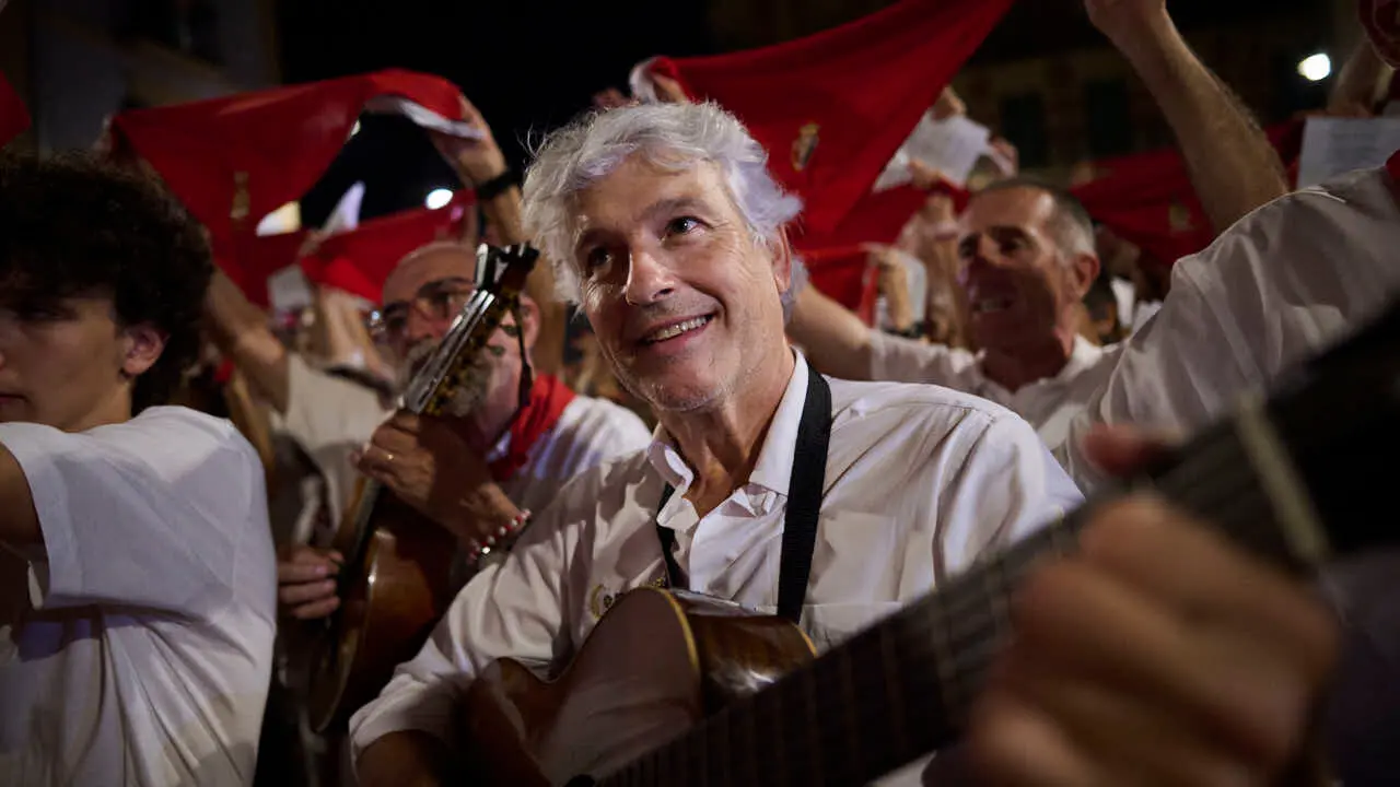 La Cofrad&iacute;a de San Saturnino ofrece el Pobre de Mi alternativo en honor al Guti. PABLO LASAOSA