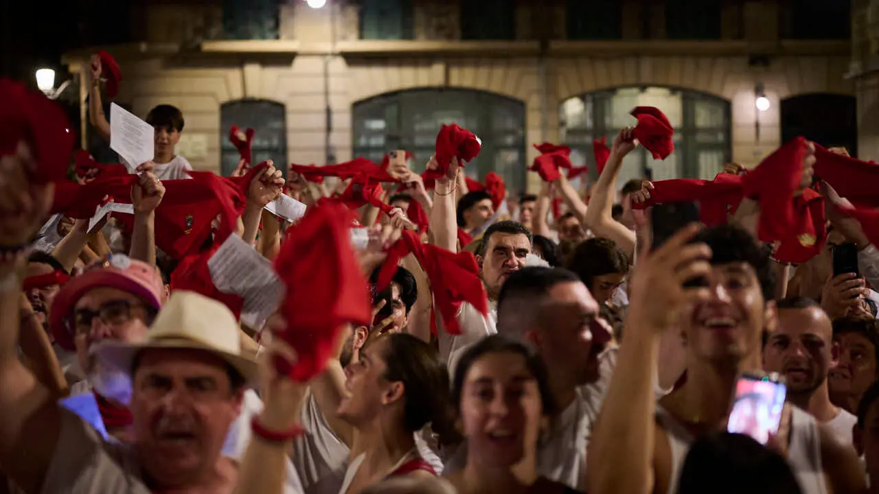 La Cofrad&iacute;a de San Saturnino ofrece el Pobre de Mi alternativo en honor al Guti. PABLO LASAOSA