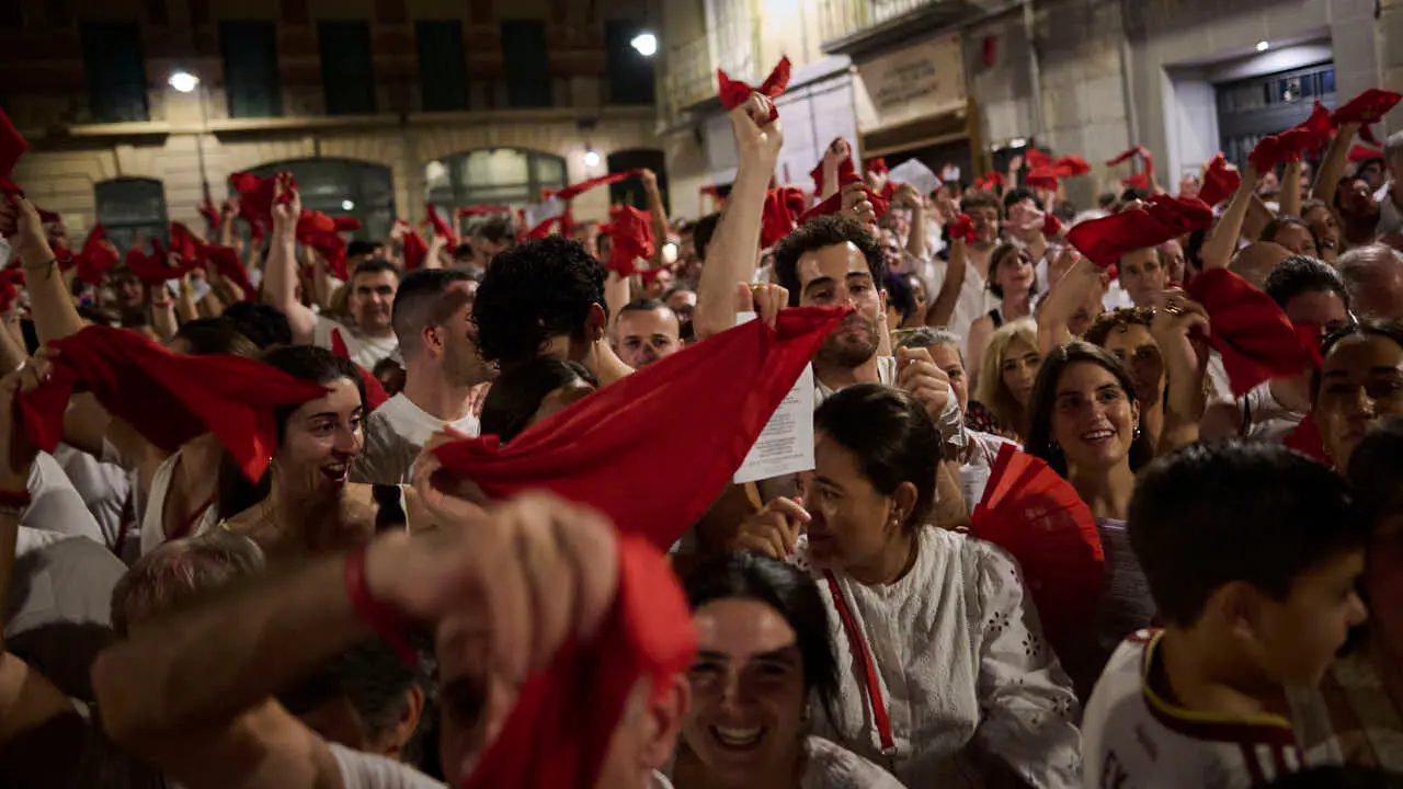La Cofrad&iacute;a de San Saturnino ofrece el Pobre de Mi alternativo en honor al Guti. PABLO LASAOSA