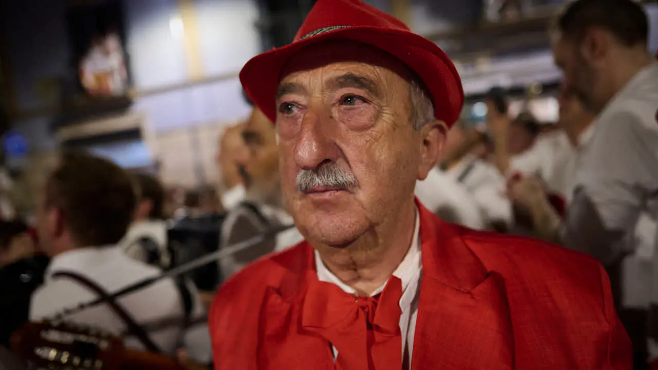 La Cofrad&iacute;a de San Saturnino ofrece el Pobre de Mi alternativo en honor al Guti. PABLO LASAOSA
