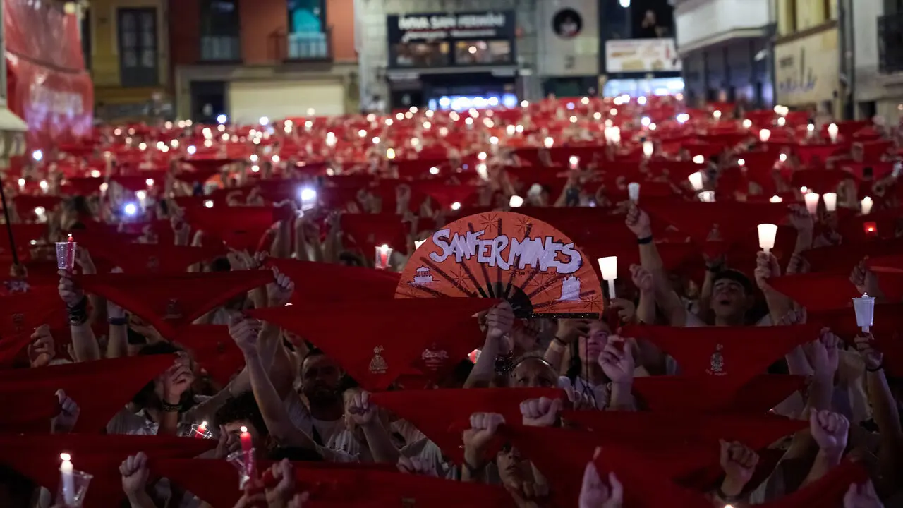 Pobre de m&iacute; en la Plaza del Ayuntamiento de Pamplona con el que finalizan los nueve d&iacute;as de las Fiestas de San Ferm&iacute;n 2026. I&Ntilde;IGO ALZUGARAY