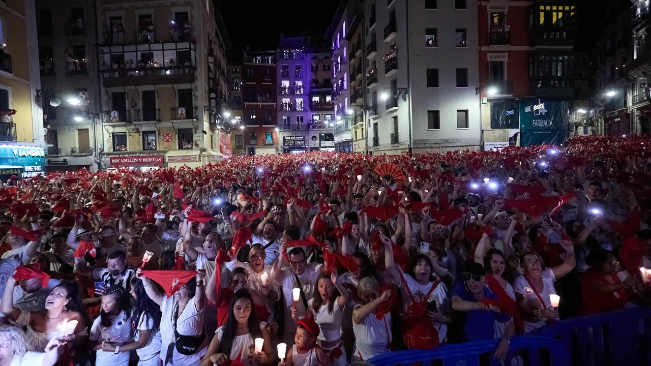Pobre de m&iacute; en la Plaza del Ayuntamiento de Pamplona con el que finalizan los nueve d&iacute;as de las Fiestas de San Ferm&iacute;n 2026. I&Ntilde;IGO ALZUGARAY