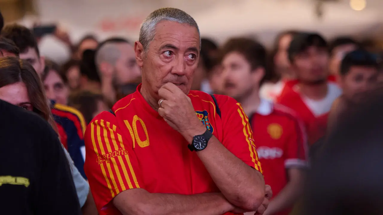 Seguimiento de la final del Mundial de f&uacute;tbol entre Espa&ntilde;a y Argentina en las pantallas gigantes instaladas en la Plaza del Castillo de Pamplona. I&Ntilde;IGO ALZUGARAY