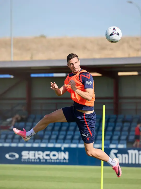 Osasuna se ejercita en las instalaciones de Tajonar durante la pretemporada 2026. PABLO LASAOSA