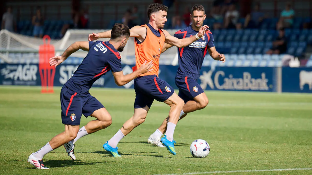 Osasuna se ejercita en las instalaciones de Tajonar durante la pretemporada 2026. PABLO LASAOSA