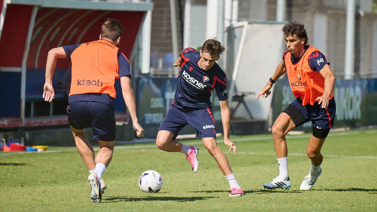 Osasuna se ejercita en las instalaciones de Tajonar durante la pretemporada 2026. PABLO LASAOSA