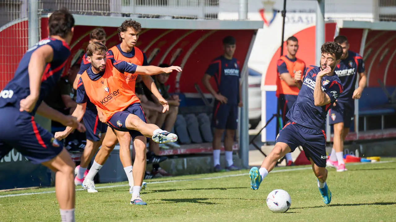 Osasuna se ejercita en las instalaciones de Tajonar durante la pretemporada 2026. PABLO LASAOSA