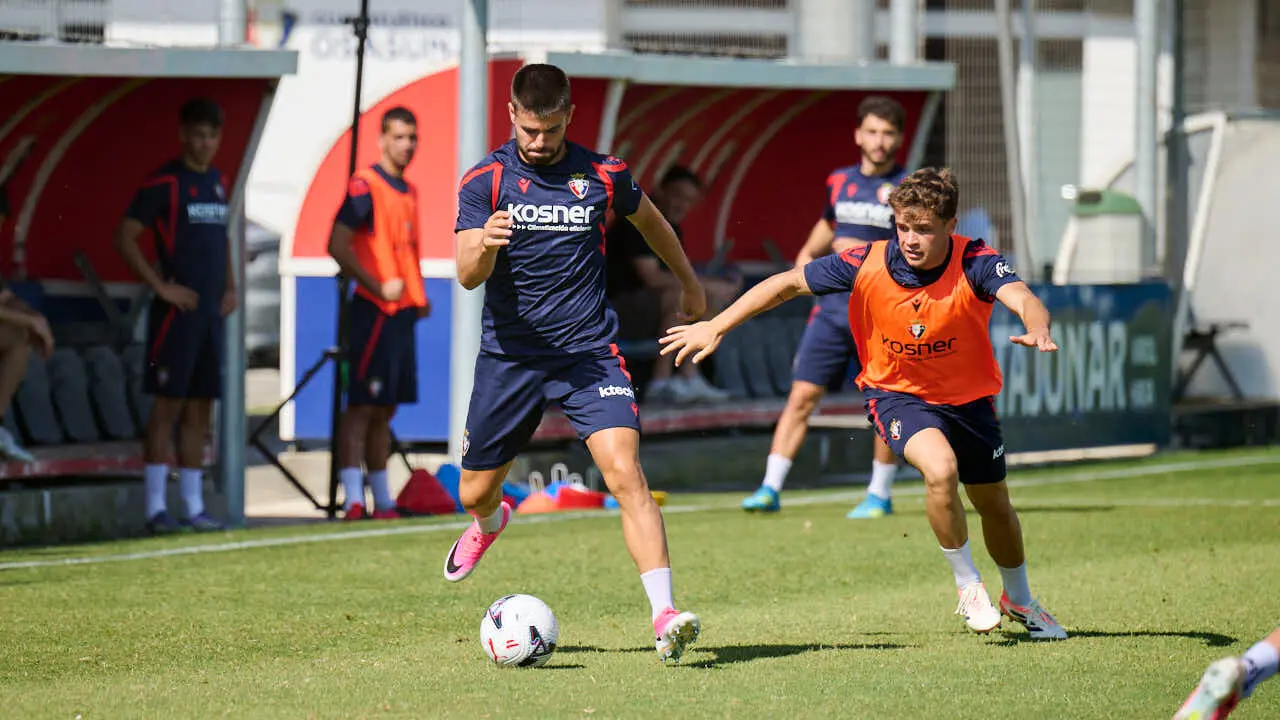 Osasuna se ejercita en las instalaciones de Tajonar durante la pretemporada 2026. PABLO LASAOSA