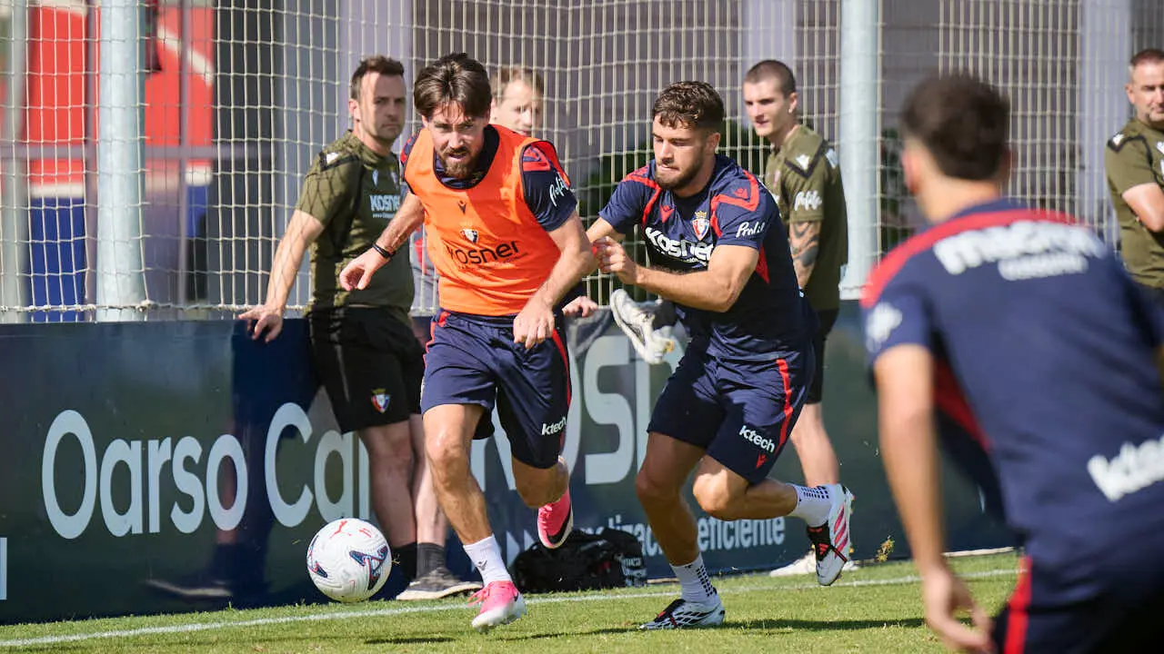 Osasuna se ejercita en las instalaciones de Tajonar durante la pretemporada 2026. PABLO LASAOSA