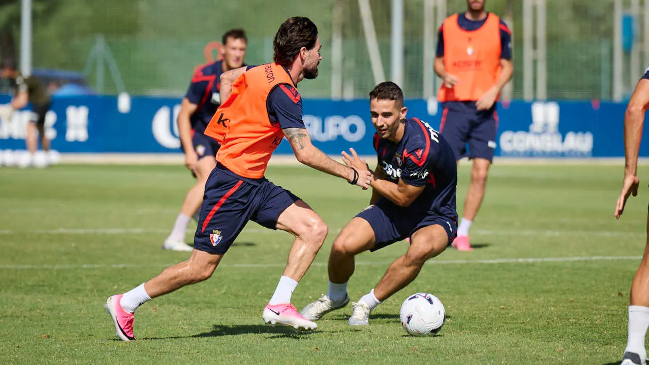 Osasuna se ejercita en las instalaciones de Tajonar durante la pretemporada 2026. PABLO LASAOSA