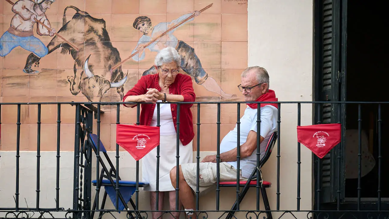 Cohete anunciador de las fiestas de Tudela 2026 en honor a Santa Ana. PABLO LASAOSA