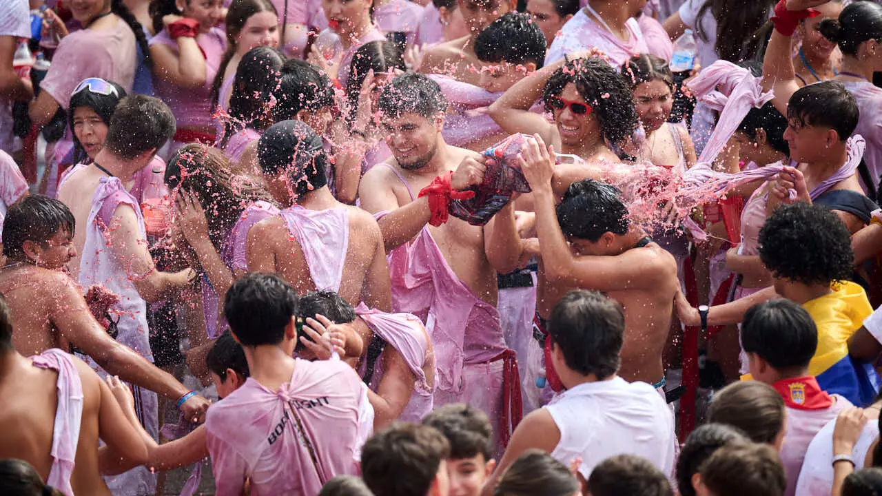 Cohete anunciador de las fiestas de Tudela 2026 en honor a Santa Ana. PABLO LASAOSA
