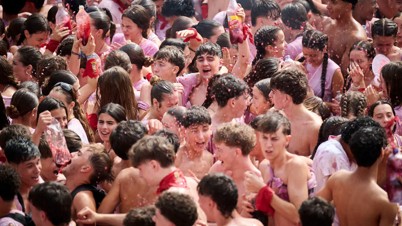 Cohete anunciador de las fiestas de Tudela 2026 en honor a Santa Ana. PABLO LASAOSA
