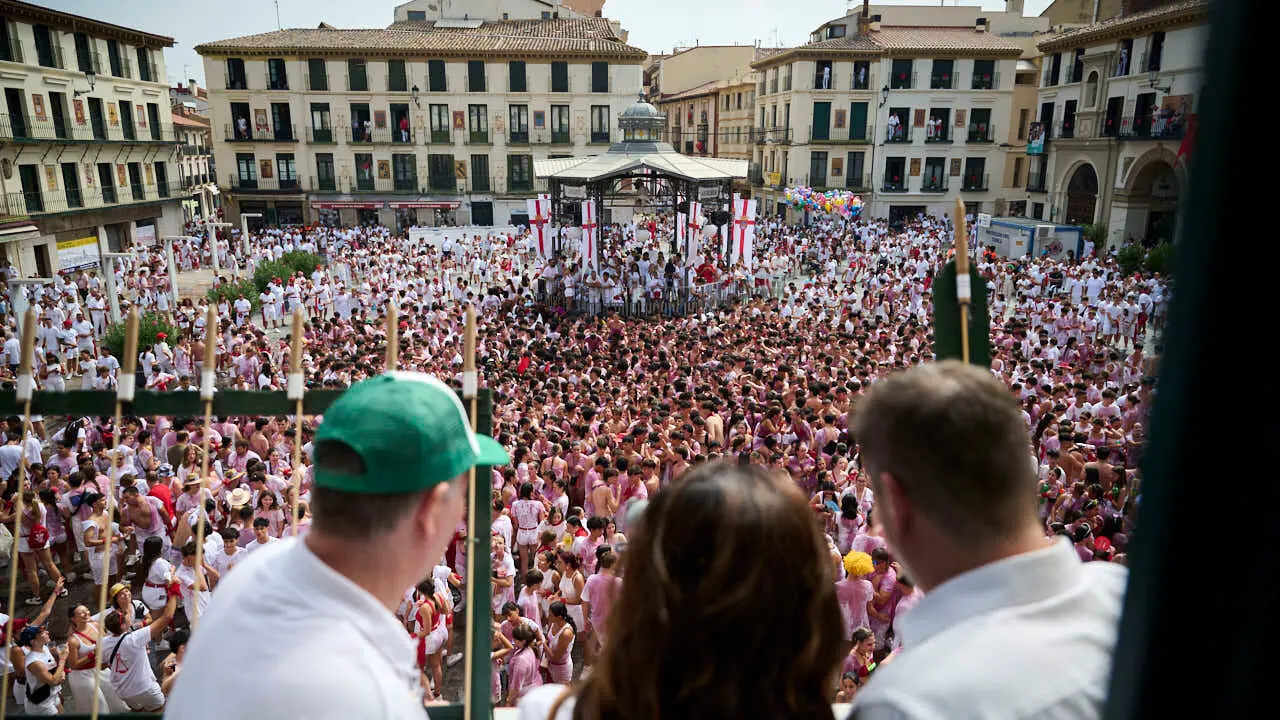 Cohete anunciador de las fiestas de Tudela 2026 en honor a Santa Ana. PABLO LASAOSA