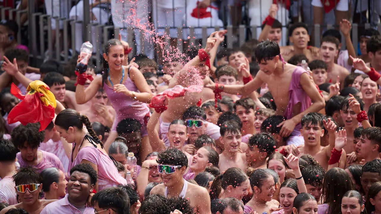 Cohete anunciador de las fiestas de Tudela 2026 en honor a Santa Ana. PABLO LASAOSA