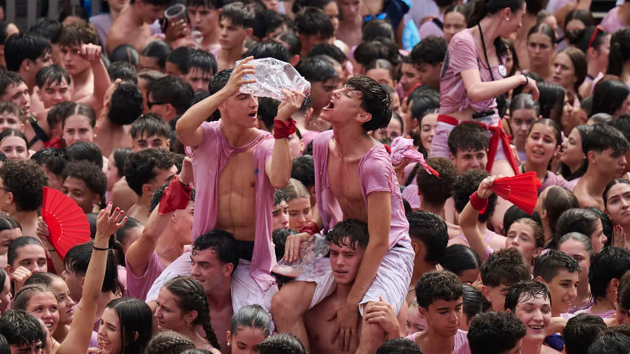 Cohete anunciador de las fiestas de Tudela 2026 en honor a Santa Ana. PABLO LASAOSA