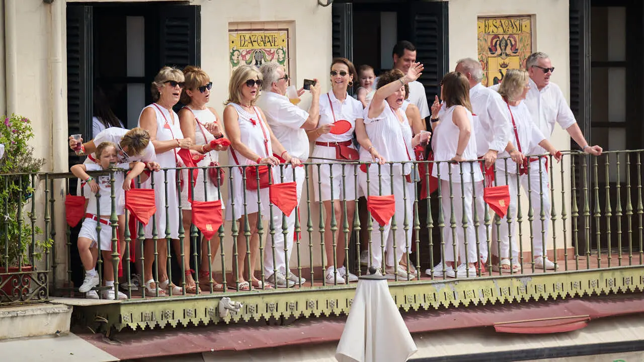Cohete anunciador de las fiestas de Tudela 2026 en honor a Santa Ana. PABLO LASAOSA