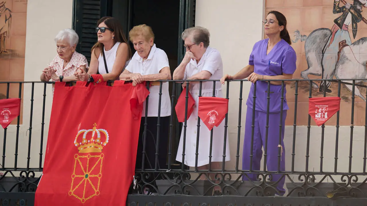 Cohete anunciador de las fiestas de Tudela 2026 en honor a Santa Ana. PABLO LASAOSA
