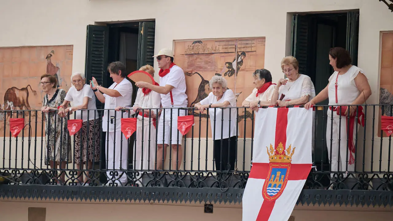 Cohete anunciador de las fiestas de Tudela 2026 en honor a Santa Ana. PABLO LASAOSA