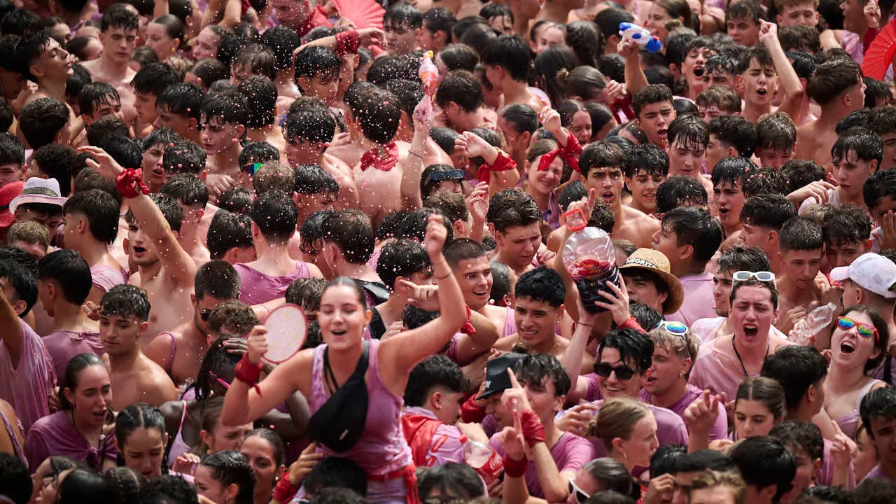 Cohete anunciador de las fiestas de Tudela 2026 en honor a Santa Ana. PABLO LASAOSA