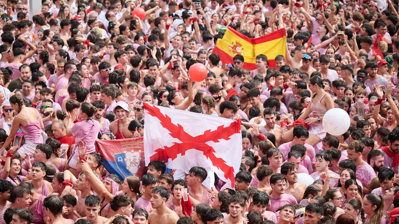 Cohete anunciador de las fiestas de Tudela 2026 en honor a Santa Ana. PABLO LASAOSA