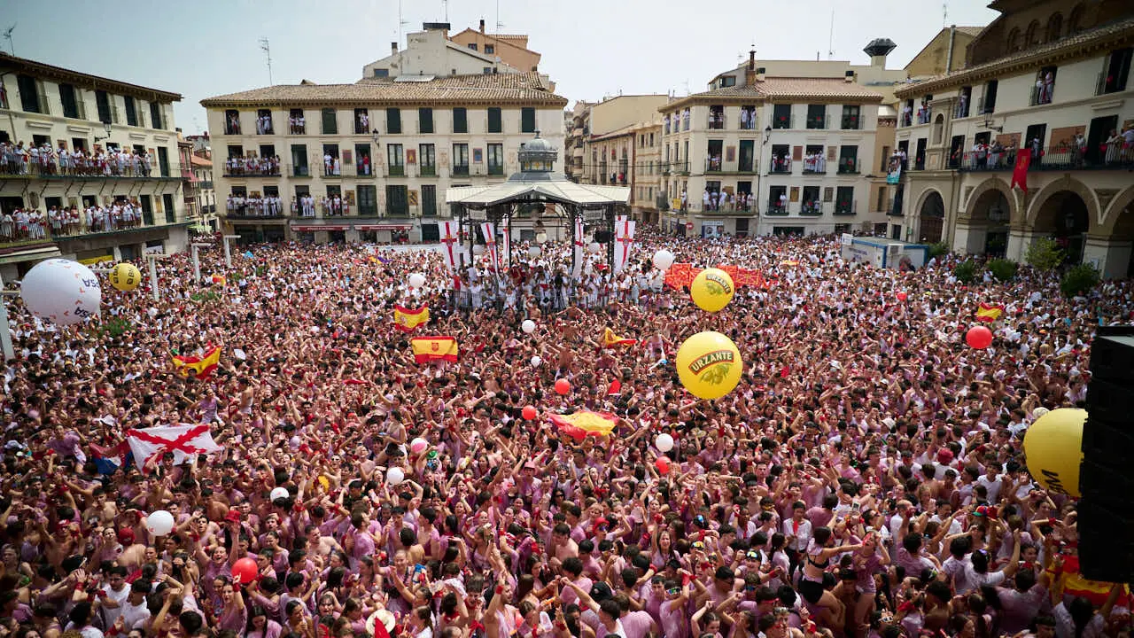 Cohete anunciador de las fiestas de Tudela 2026 en honor a Santa Ana. PABLO LASAOSA