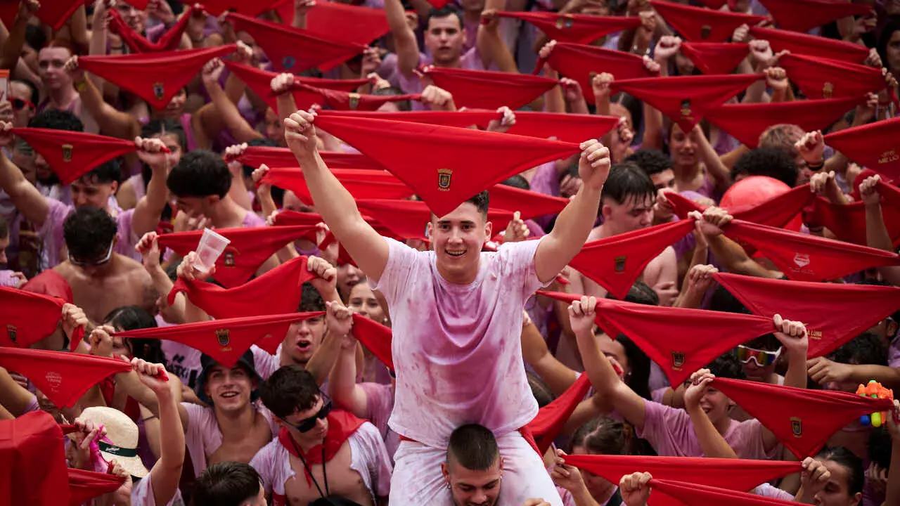 Cohete anunciador de las fiestas de Tudela 2026 en honor a Santa Ana. PABLO LASAOSA