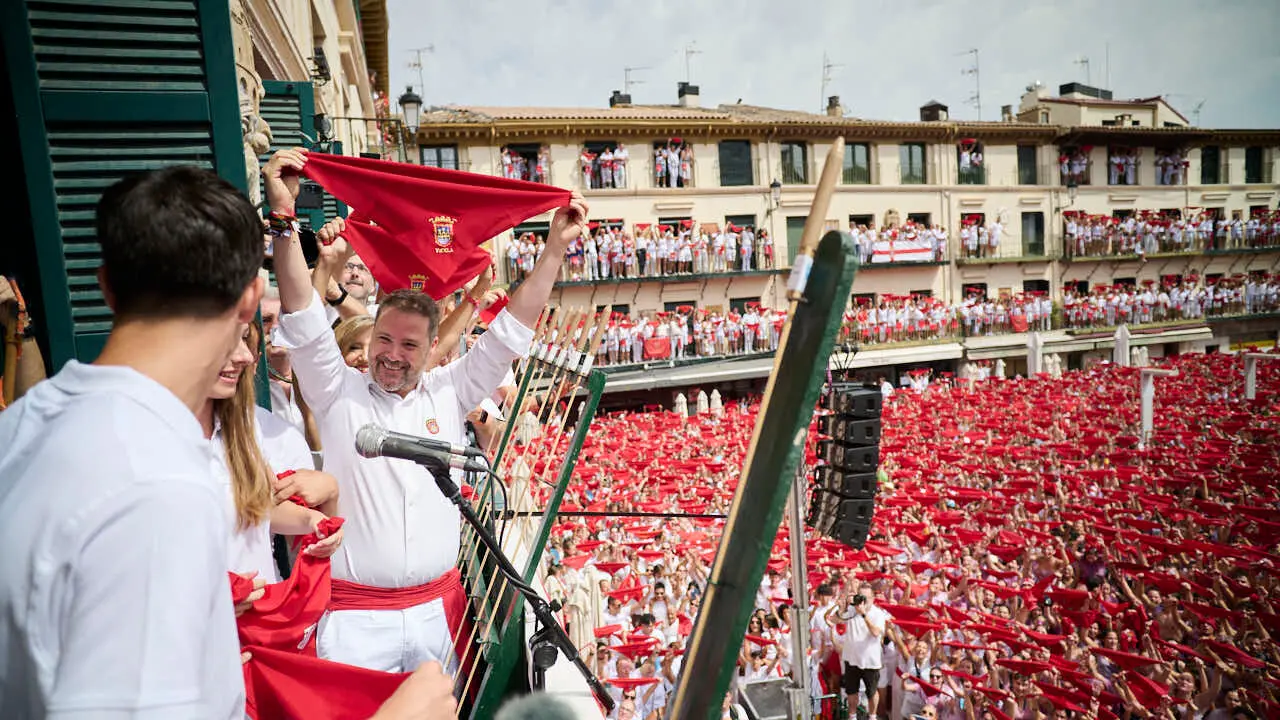 Cohete anunciador de las fiestas de Tudela 2026 en honor a Santa Ana. PABLO LASAOSA