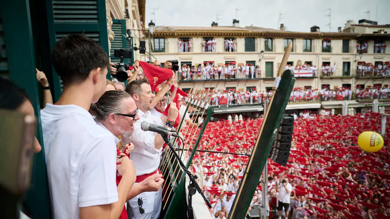 Cohete anunciador de las fiestas de Tudela 2026 en honor a Santa Ana. PABLO LASAOSA
