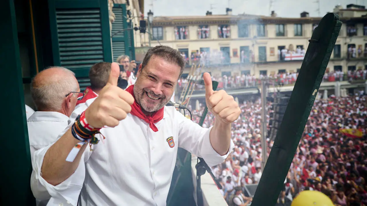 Cohete anunciador de las fiestas de Tudela 2026 en honor a Santa Ana. PABLO LASAOSA