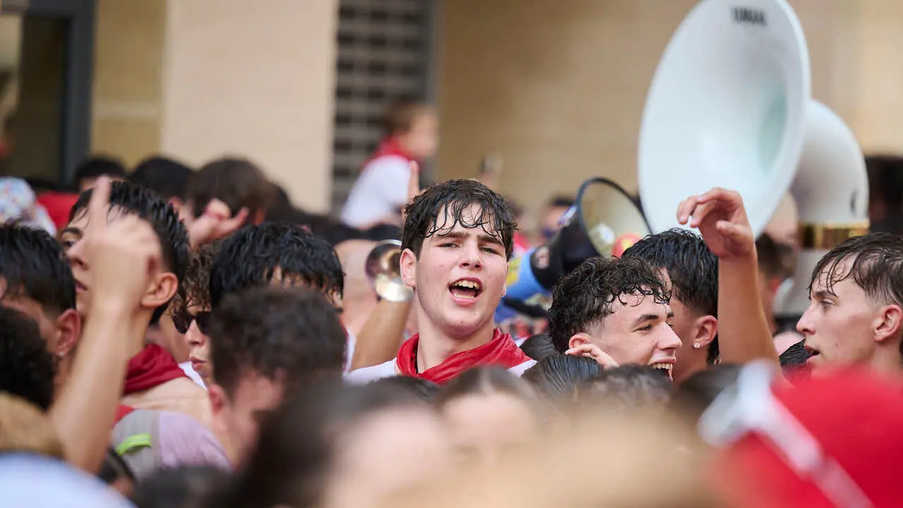 Cohete anunciador de las fiestas de Tudela 2026 en honor a Santa Ana. PABLO LASAOSA